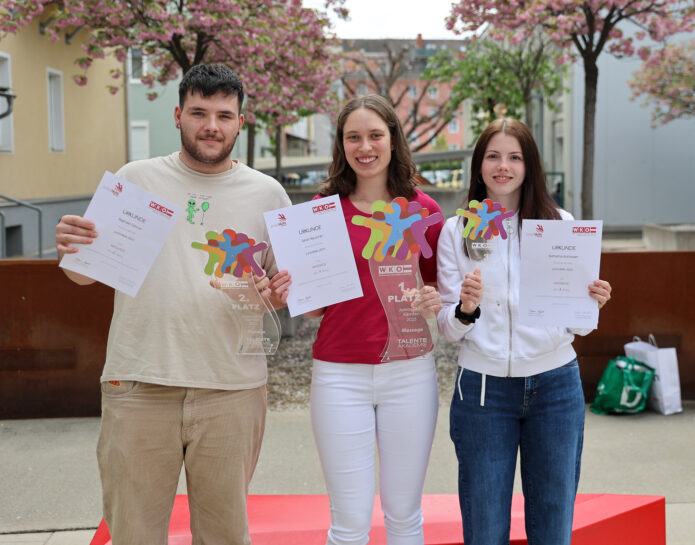 juniorSkills Massage 2025 Eine Person massiert eine andere Person am Rücken