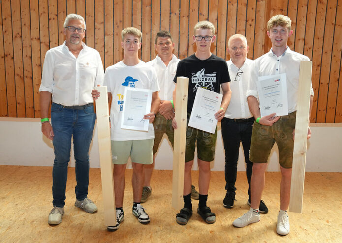 BWB Zimmerer 2025 Junger Mann mit Säge