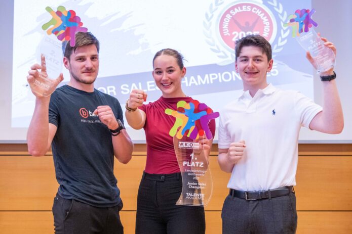 Junior Sales Champion 2025 Personen in einem Saal klatschen