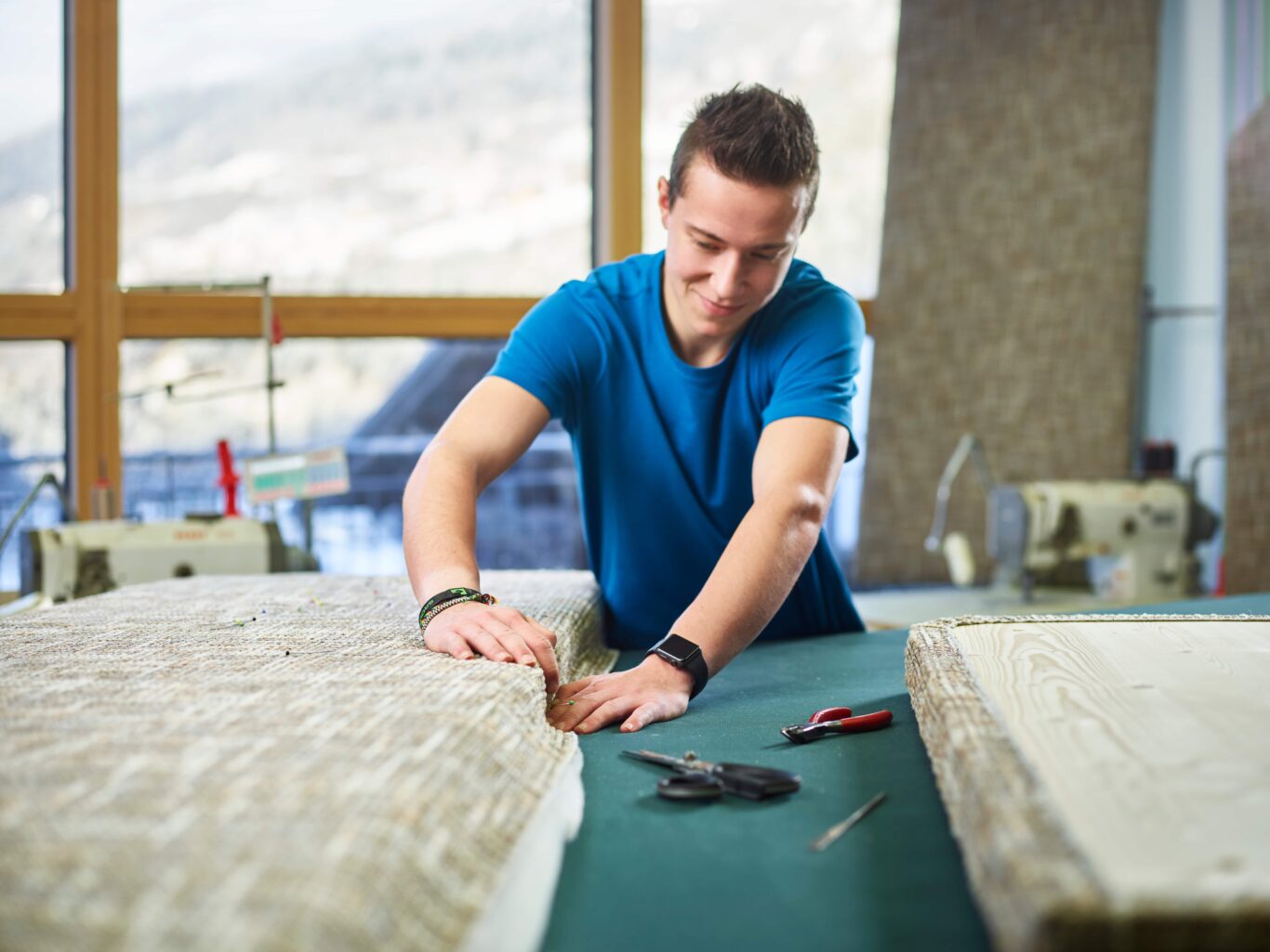 Tapezierer am Arbeiten